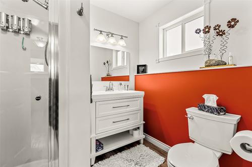 C-515 20Th Avenue, Creston, BC - Indoor Photo Showing Bathroom
