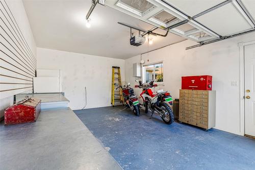 C-515 20Th Avenue, Creston, BC - Indoor Photo Showing Garage