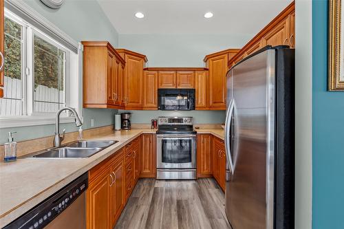 C-515 20Th Avenue, Creston, BC - Indoor Photo Showing Kitchen With Double Sink
