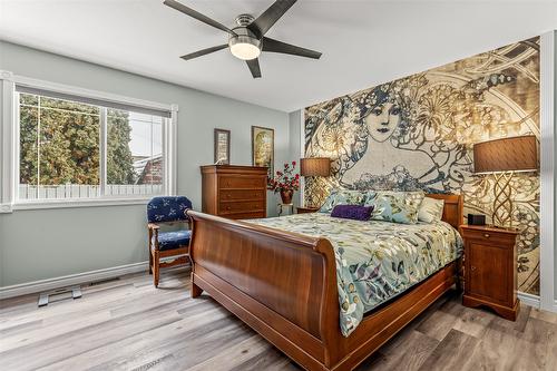 C-515 20Th Avenue, Creston, BC - Indoor Photo Showing Bedroom
