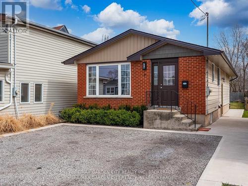 9 CHURCHILL STREET  St. Catharines (Western Hill), ON L2S 2P3