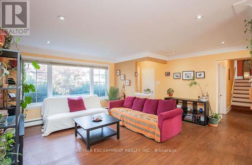 60 Ivy Lea Place, Hamilton, ON - Indoor Photo Showing Living Room