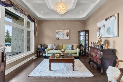 43 Third Road E, Hamilton, ON - Indoor Photo Showing Living Room