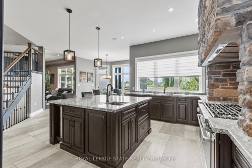 43 Third Road E, Hamilton, ON - Indoor Photo Showing Kitchen With Upgraded Kitchen
