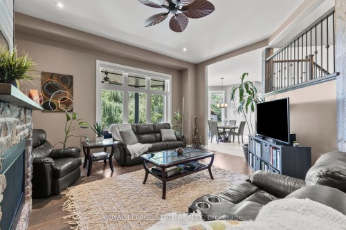 43 Third Road E, Hamilton, ON - Indoor Photo Showing Living Room