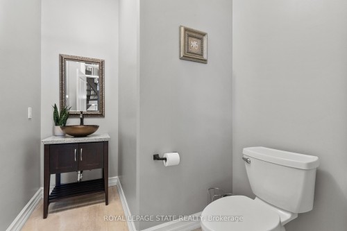 43 Third Road E, Hamilton, ON - Indoor Photo Showing Bathroom