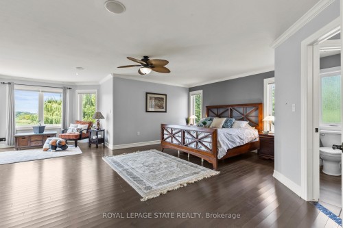 43 Third Road E, Hamilton, ON - Indoor Photo Showing Bedroom