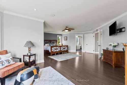 43 Third Road E, Hamilton, ON - Indoor Photo Showing Living Room