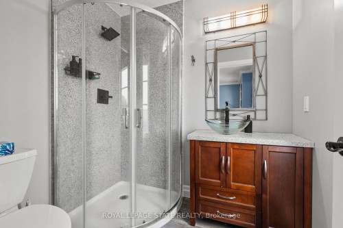 43 Third Road E, Hamilton, ON - Indoor Photo Showing Bathroom