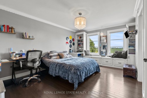 43 Third Road E, Hamilton, ON - Indoor Photo Showing Bedroom