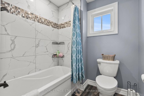 43 Third Road E, Hamilton, ON - Indoor Photo Showing Bathroom