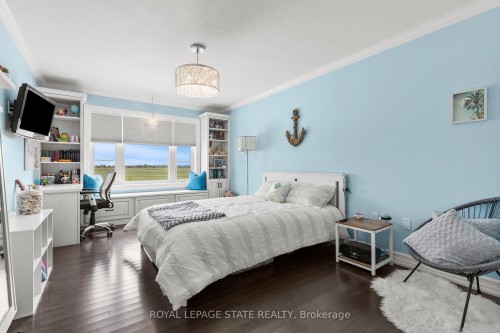 43 Third Road E, Hamilton, ON - Indoor Photo Showing Bedroom
