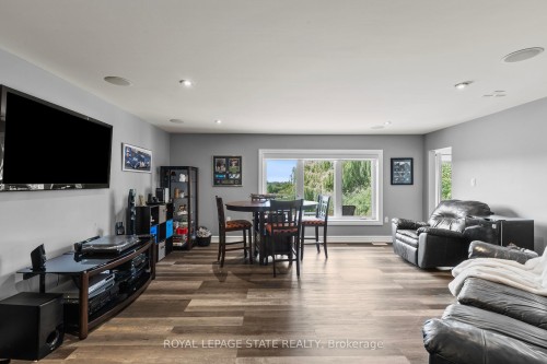 43 Third Road E, Hamilton, ON - Indoor Photo Showing Living Room
