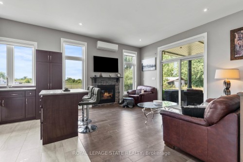 43 Third Road E, Hamilton, ON - Indoor Photo Showing Living Room With Fireplace