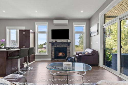 43 Third Road E, Hamilton, ON - Indoor Photo Showing Living Room With Fireplace