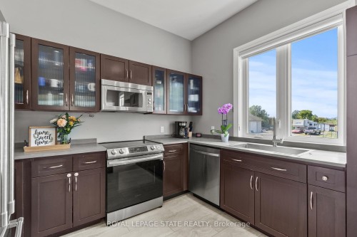 43 Third Road E, Hamilton, ON - Indoor Photo Showing Kitchen With Double Sink