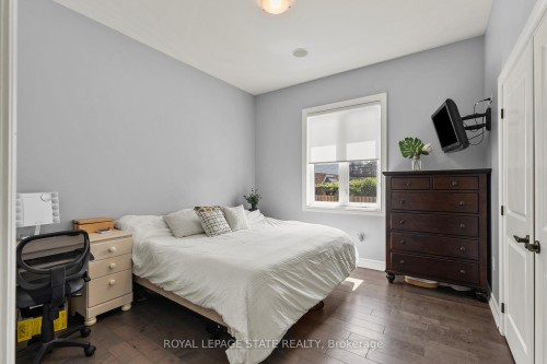 43 Third Road E, Hamilton, ON - Indoor Photo Showing Bedroom