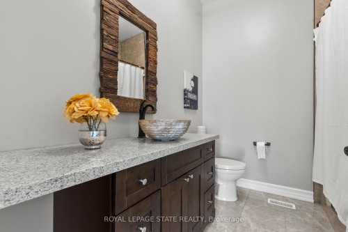 43 Third Road E, Hamilton, ON - Indoor Photo Showing Bathroom