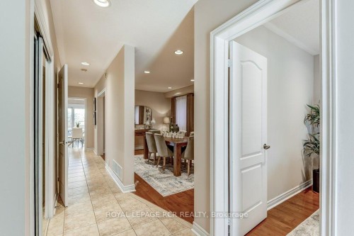 42 Mynden Way, Newmarket, ON - Indoor Photo Showing Other Room