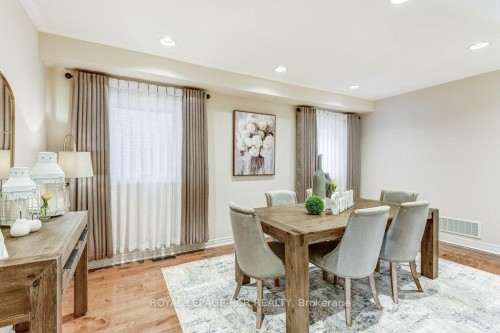 42 Mynden Way, Newmarket, ON - Indoor Photo Showing Dining Room