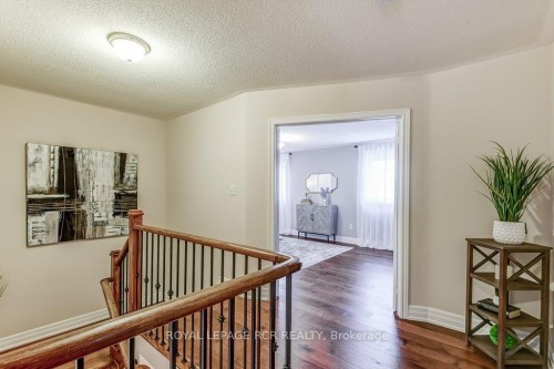 42 Mynden Way, Newmarket, ON - Indoor Photo Showing Other Room