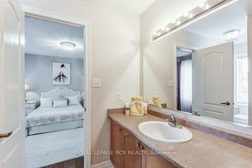 42 Mynden Way, Newmarket, ON - Indoor Photo Showing Bathroom