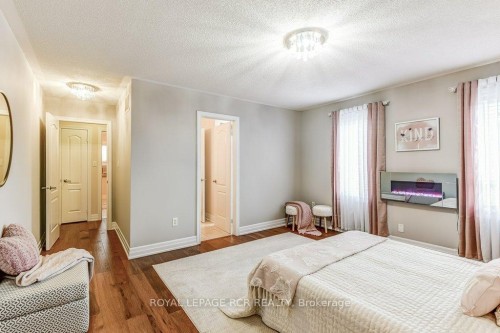 42 Mynden Way, Newmarket, ON - Indoor Photo Showing Bedroom
