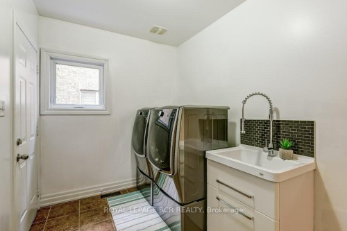 42 Mynden Way, Newmarket, ON - Indoor Photo Showing Laundry Room