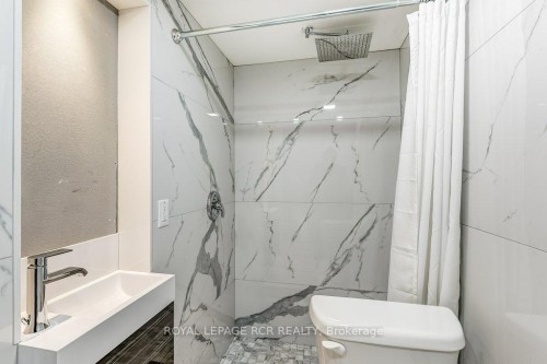 42 Mynden Way, Newmarket, ON - Indoor Photo Showing Bathroom
