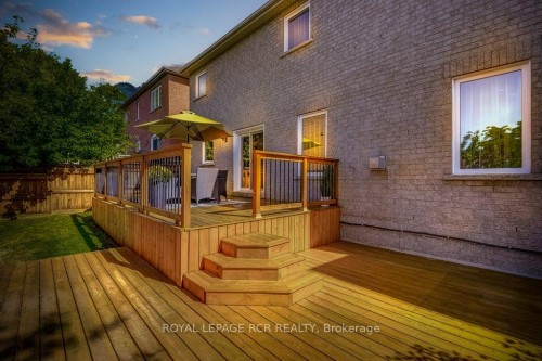 42 Mynden Way, Newmarket, ON - Outdoor With Deck Patio Veranda With Exterior