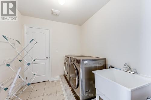 1022 Sherman Brock Circle, Newmarket, ON - Indoor Photo Showing Laundry Room