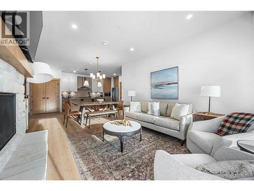 7005 Mcgillivray Lake Drive Unit# 17, Sun Peaks, BC - Indoor Photo Showing Living Room
