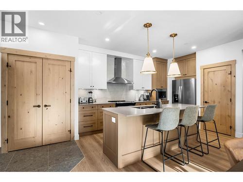 7005 Mcgillivray Lake Drive Unit# 17, Sun Peaks, BC - Indoor Photo Showing Kitchen With Double Sink With Upgraded Kitchen