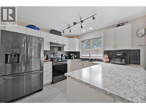 2305 39 Street, Vernon, BC - Indoor Photo Showing Kitchen