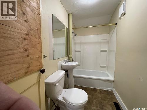 1432 105Th Street, North Battleford, SK - Indoor Photo Showing Bathroom