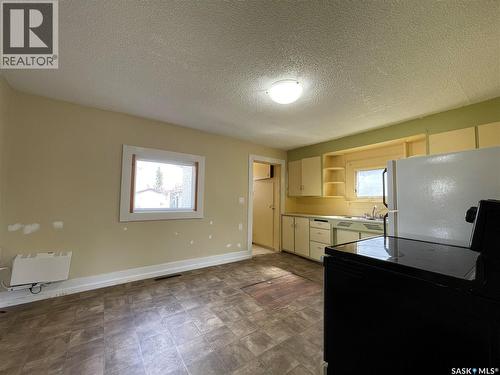 1432 105Th Street, North Battleford, SK - Indoor Photo Showing Kitchen