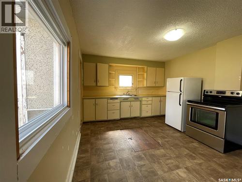 1432 105Th Street, North Battleford, SK - Indoor Photo Showing Kitchen