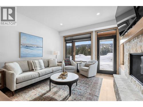 7005 Mcgillivray Lake Drive Unit# 16, Sun Peaks, BC - Indoor Photo Showing Living Room