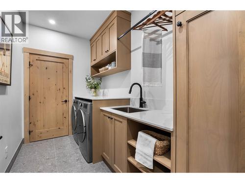 7005 Mcgillivray Lake Drive Unit# 18, Sun Peaks, BC - Indoor Photo Showing Laundry Room