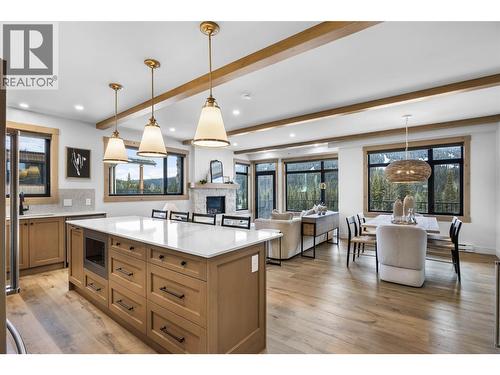 7005 Mcgillivray Lake Drive Unit# 18, Sun Peaks, BC - Indoor Photo Showing Kitchen With Upgraded Kitchen