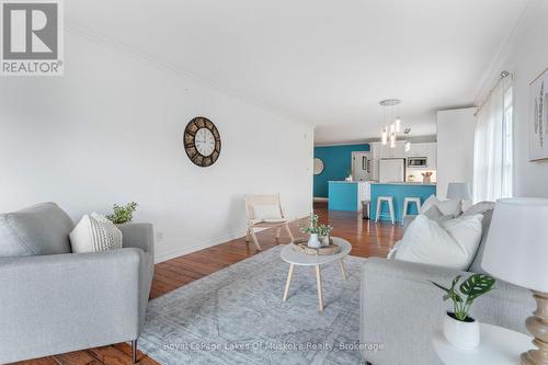 308 - 24 Ontario Street, Bracebridge (Macaulay), ON - Indoor Photo Showing Living Room