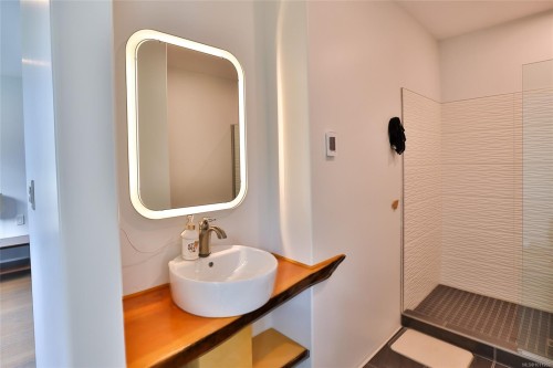 7215 Rupert St, Port Hardy, BC 