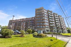 717-18 Ch. du Bord-du-Lac-Lakeshore  Pointe-Claire, QC H9S 5X9