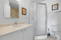 Salle de bains attenante à la CCP - 