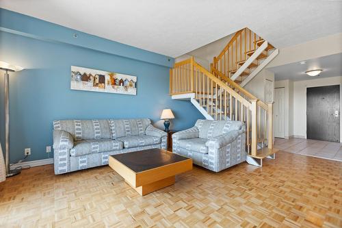 Salon - 717-18 Ch. Du Bord-Du-Lac-Lakeshore, Pointe-Claire, QC - Indoor Photo Showing Living Room