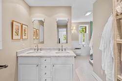 Salle de bains attenante à la CCP - 