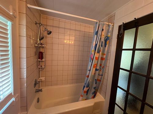 Salle de bains - 3 Rue Du Rond-Point, Chapais, QC - Indoor Photo Showing Bathroom