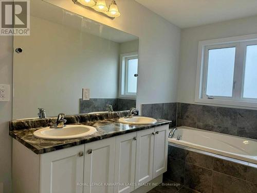 Ensuite Bathroom - 19 Keenan Street, Kawartha Lakes (Lindsay), ON - Indoor Photo Showing Bathroom
