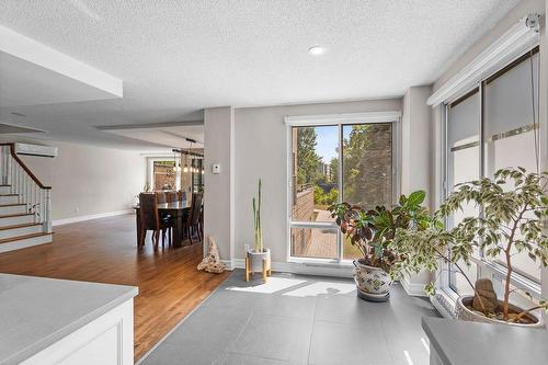 Dinette - 101-4570 Ch. Des Cageux, Laval (Chomedey), QC - Indoor