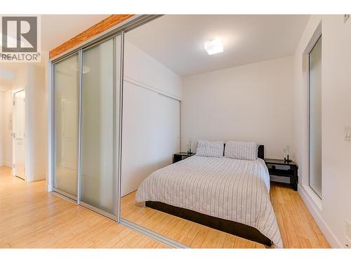 1289 Ellis Street Unit# 320, Kelowna, BC - Indoor Photo Showing Bedroom
